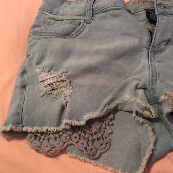 Brand new pair of shorts. Never worn - Picture 4 of 4